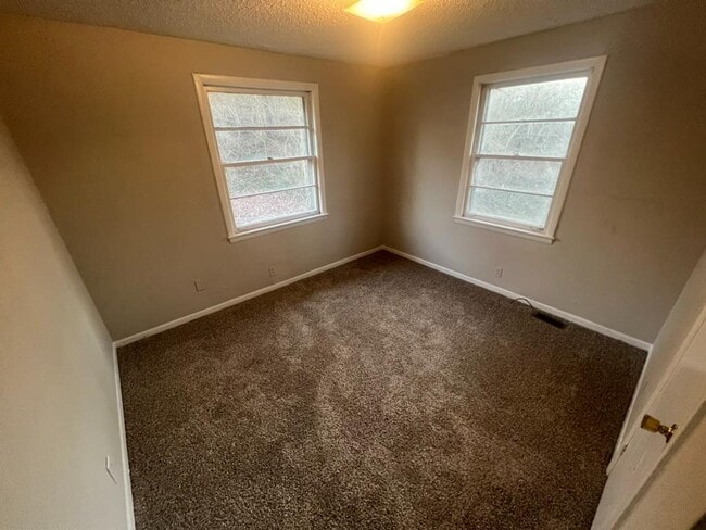 Foto del edificio - 5011 Brewer Ct