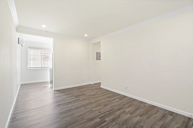 Foto del edificio - 1669 N Hollywood Way