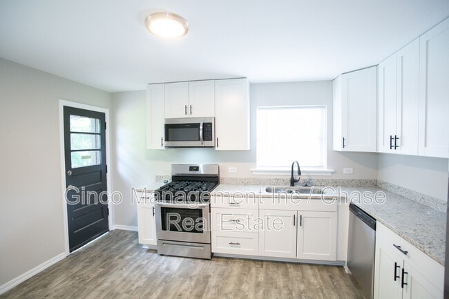 Building Photo - 8837 S Talman Ave