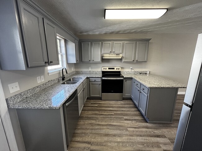 Building Photo - 26 Bama Ln