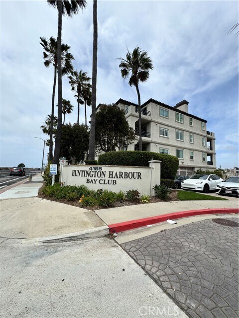 Foto principal - 4165 Warner Ave