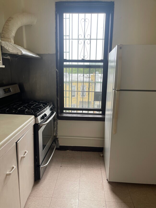 Building Photo - 470 63rd St