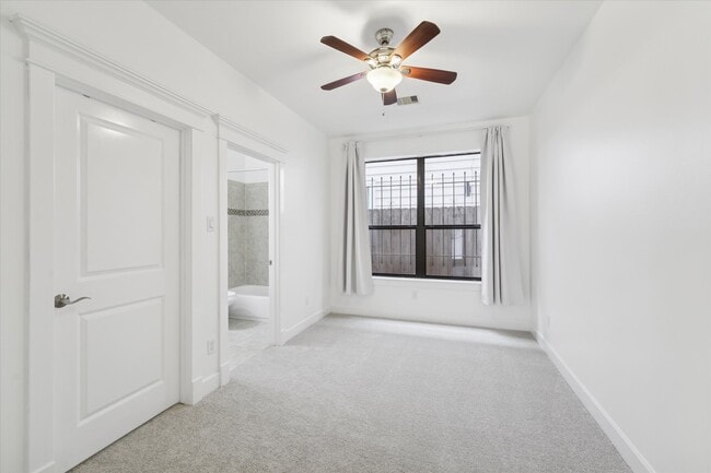 Foto del edificio - 830 W 19th St