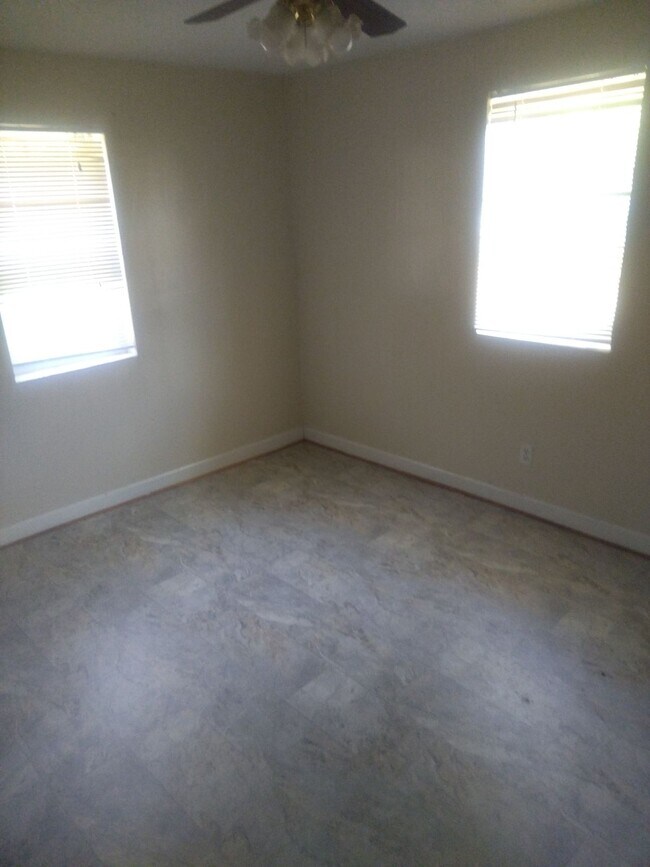 dormitorio n.º 1 - 2103 Burins Dr