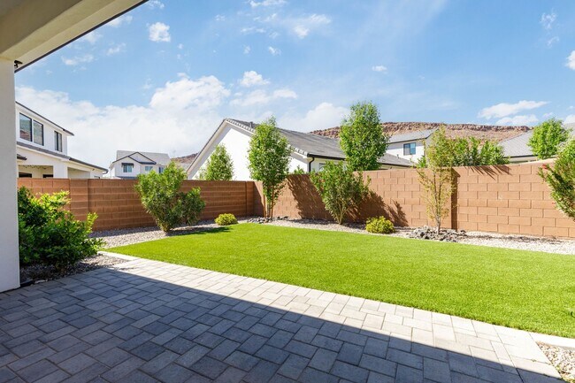 Foto del edificio - Beautiful 5 Bed 3.5 bath near Sunrise Valley Park In Washington.