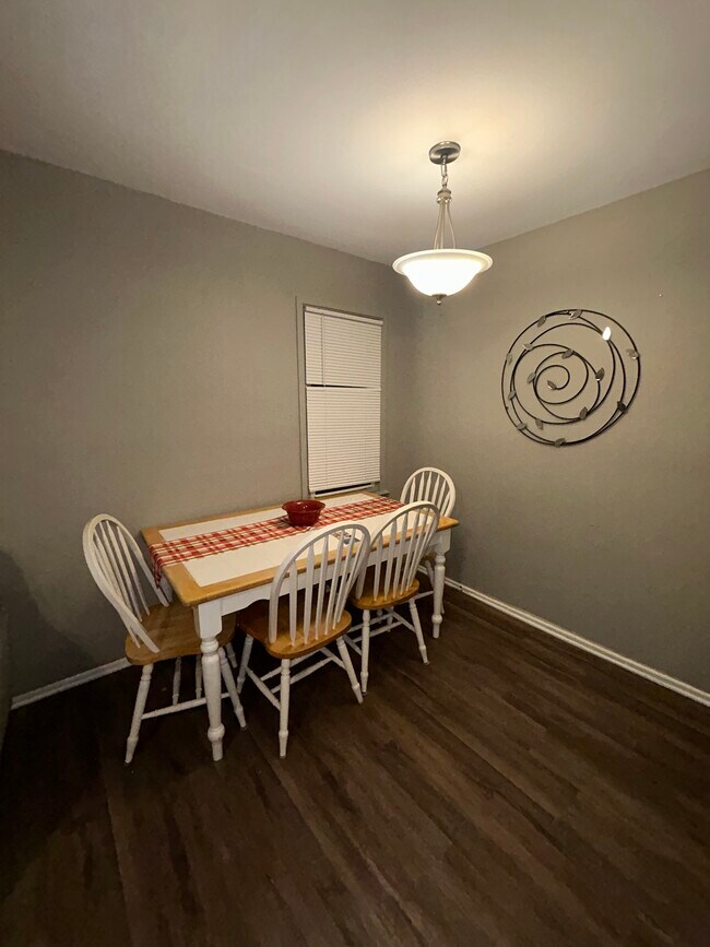 Foto del edificio - 4429 E 158th St