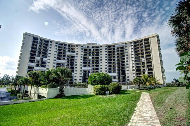 Foto del edificio - 200 Ocean Trail Way