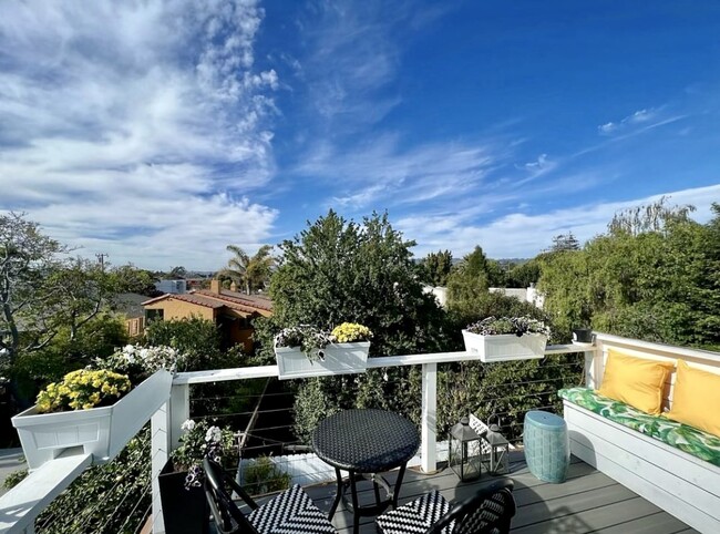 Private balcony off of masterbedroom - 846 32nd St