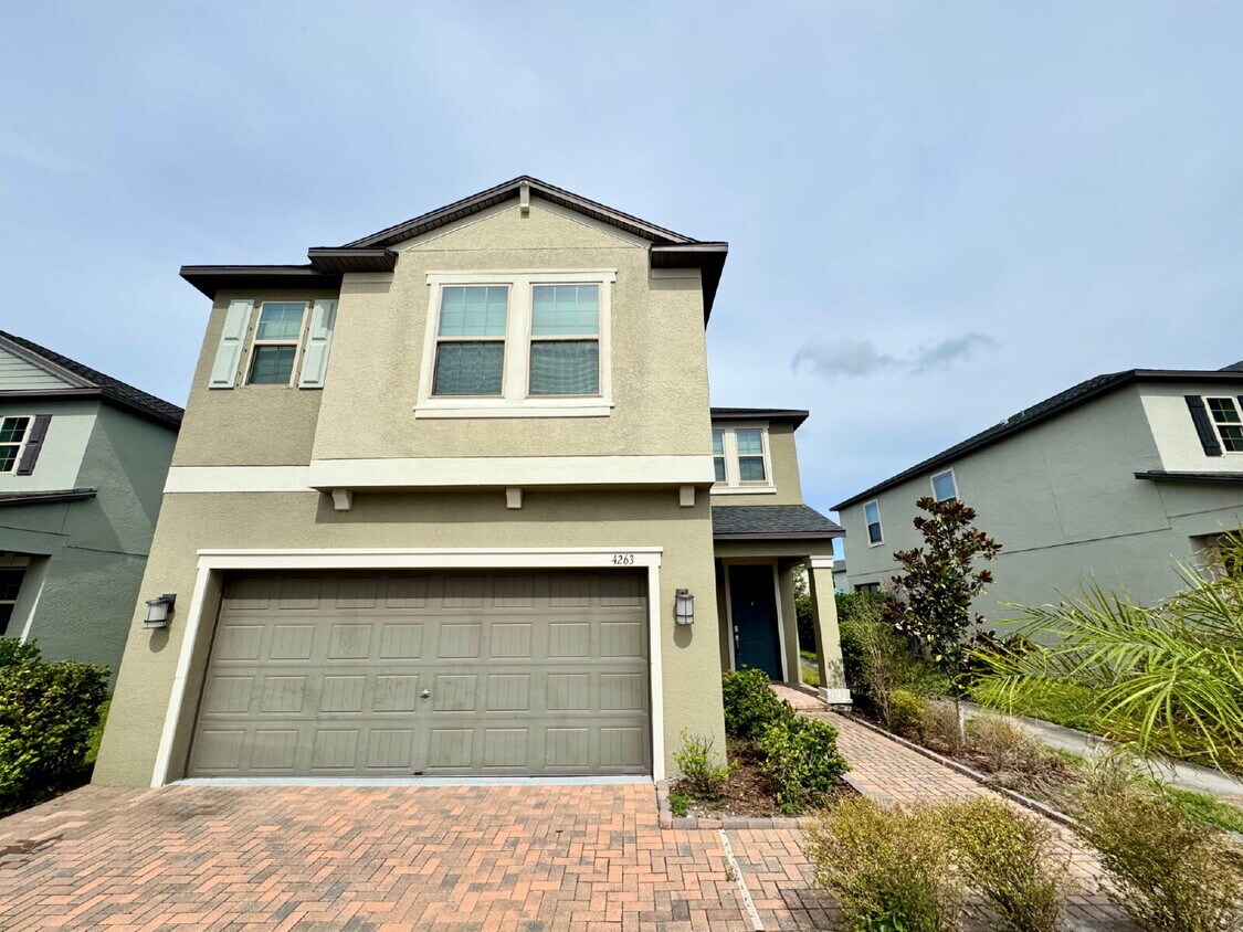 Foto principal - "Spacious 4-Bed Home with Granite Countert...