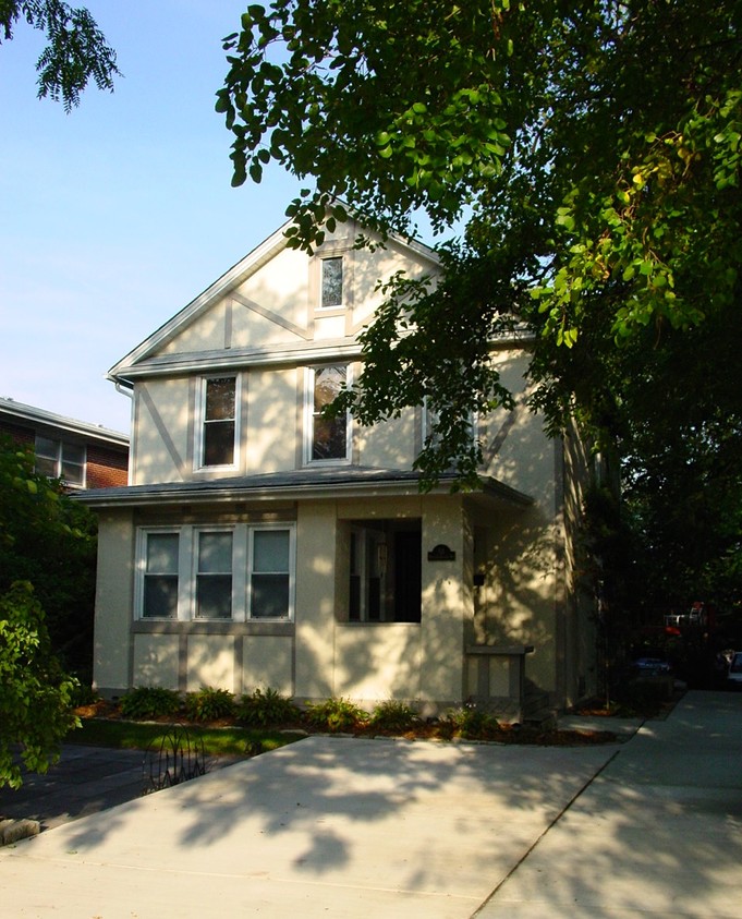 Front - 711 N La Grange Rd