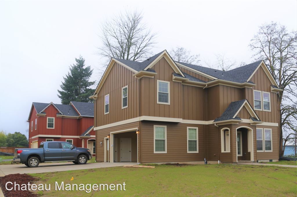 Primary Photo - 5 br, 6 bath House - 1210 SE Crystal Lake Dr.
