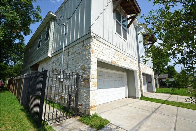 Building Photo - 2707 Hardy St