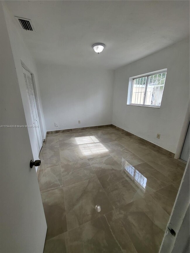 Foto del edificio - 3110 NW 19th Ave