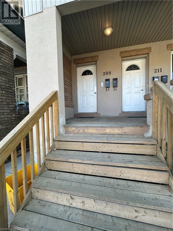 Building Photo - 209 Balsam Ave S