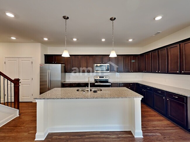 Building Photo - 440 Charity Ln