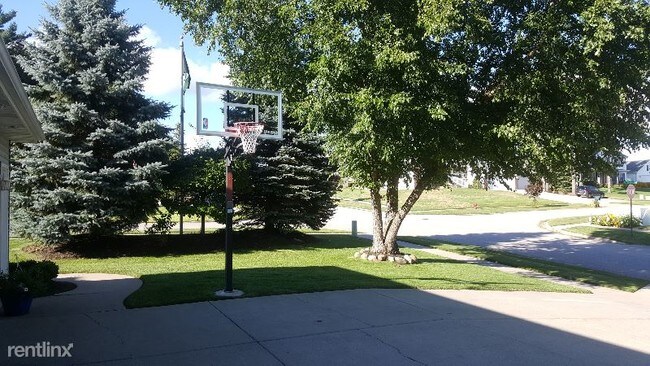 Building Photo - 4 br, 3.5 bath House - 830 Pendleton Dr NE