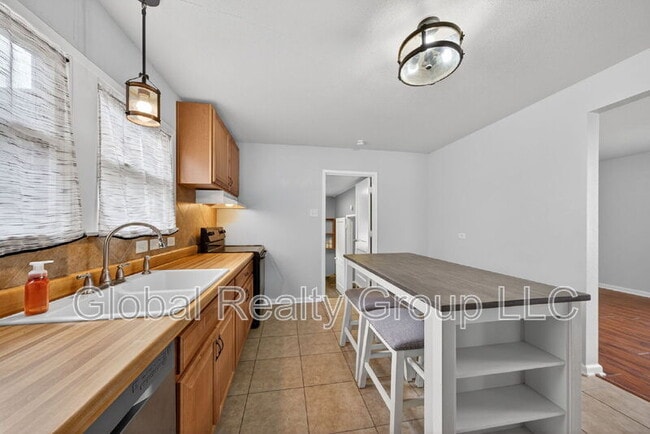 Building Photo - 408 Aviation Ave