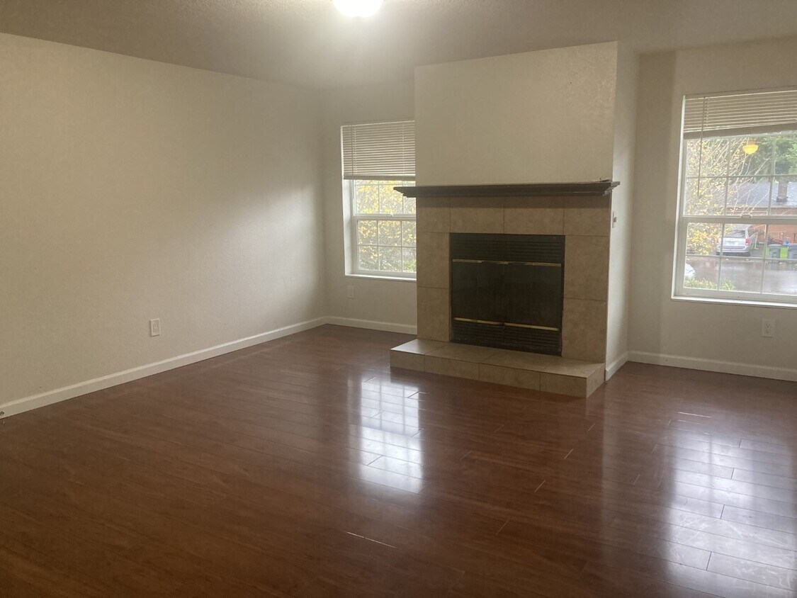 513 N Knott St Unit 533, Canby, OR 97013 Apartments in Canby, OR