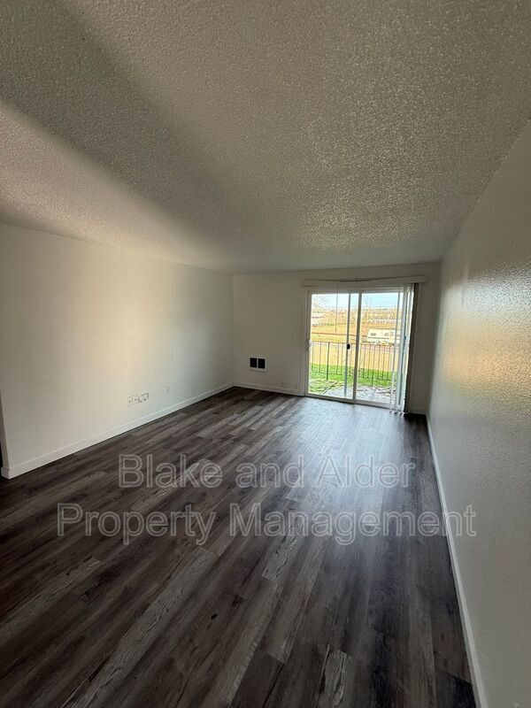 Building Photo - 3879 NE 152nd Ave
