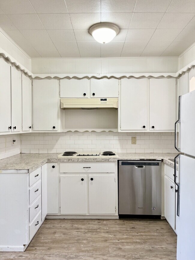 Building Photo - Charming 3 bedroom, 1.5 bathroom!