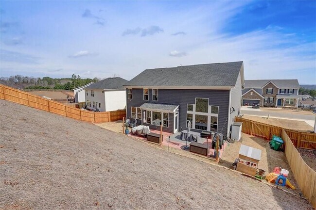 Building Photo - 170 Greenbrier Way