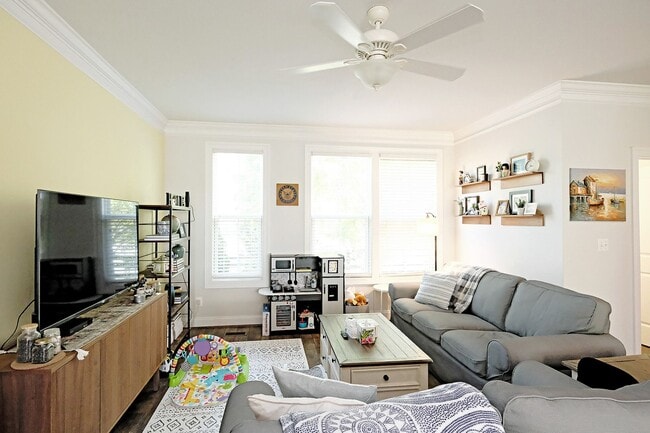 Building Photo - Pet-Friendly Townhome With Rooftop Terrace + Blue Ridge Mountain Views