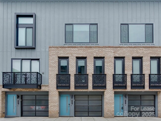 Building Photo - 225 Domain Way