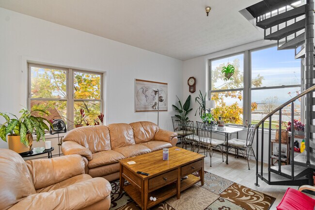 Foto del edificio - 216 Lake St