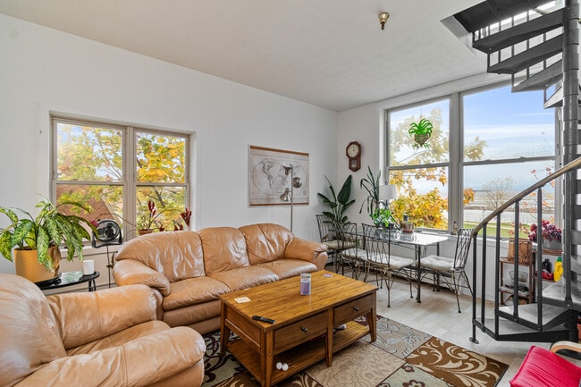 Photo - 216 Lake St House