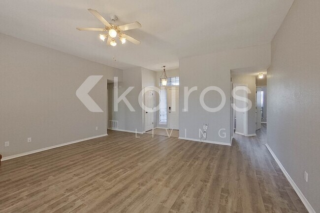 Foto del edificio - 448 Waterfront Dr