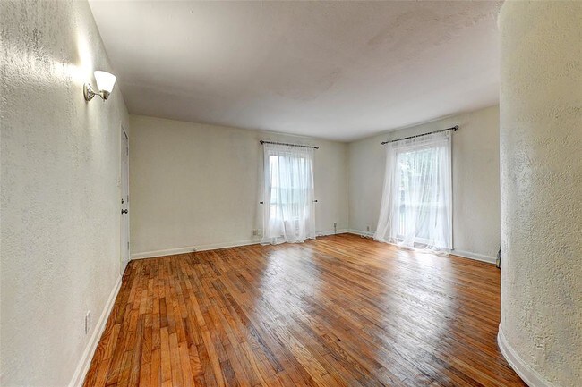 Building Photo - 2509 Shakespeare St