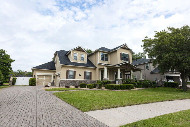 We call it a Mini Mansion, you can call it... - We call it a Mini Mansion, you can call it... Apartment