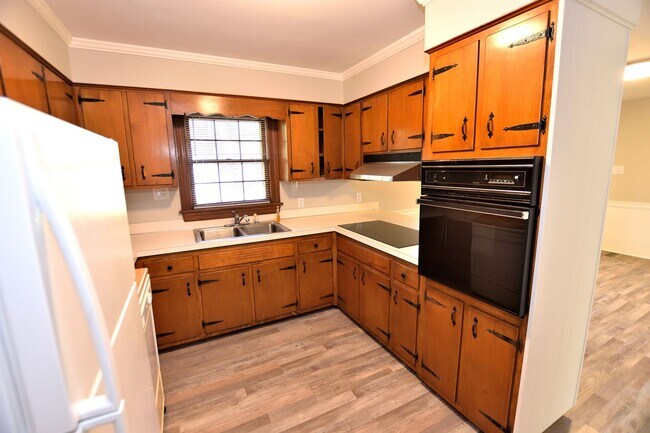 Foto del edificio - 708 Cedarbrook Dr