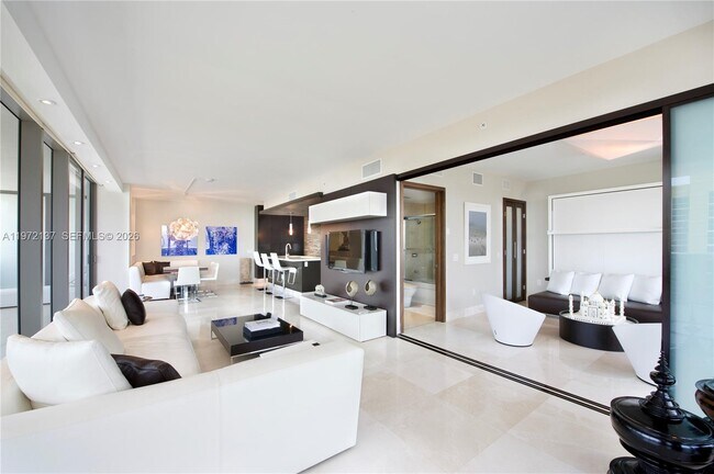 Building Photo - 5875 Collins Ave
