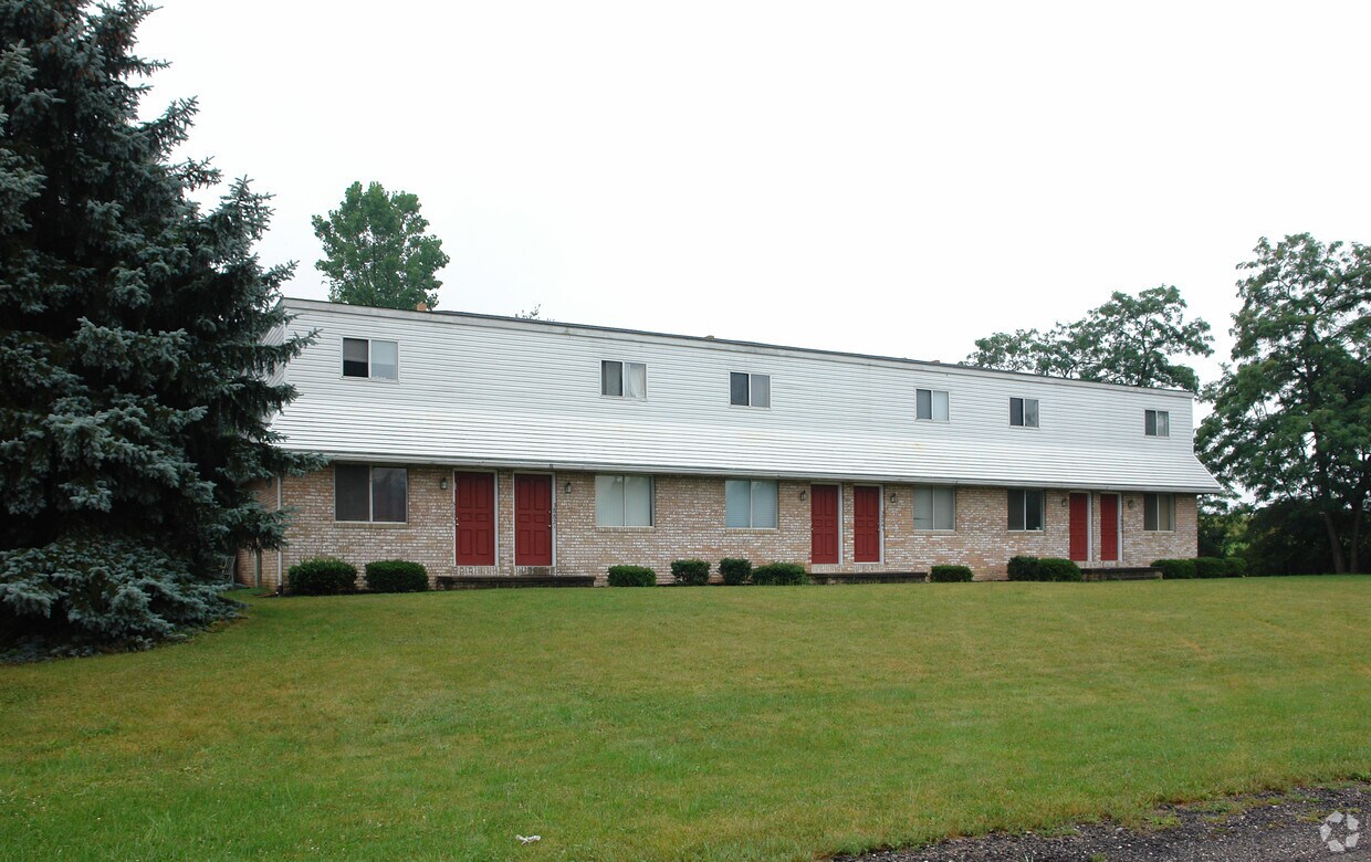 38803890 Timberview St NW, North Canton, OH 44720 Apartments in