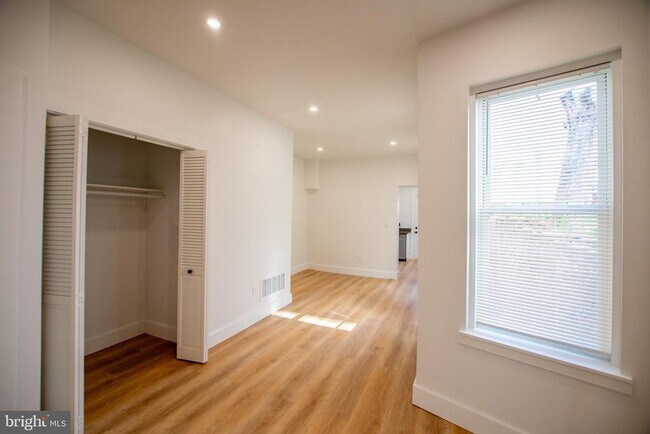 Foto del edificio - 1644 Point Breeze Ave