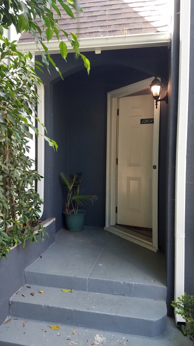 Foto del edificio - 1769 N Gower St