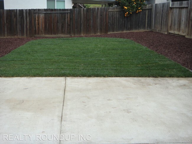 Building Photo - 6350 Chesterbrook Dr