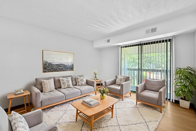 Casa parcialmente renovada - Rock Ridge Commons