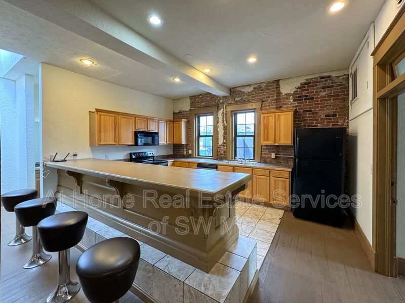 420 S Campbell Ave Unit B, Springfield, MO 65806 Condo for Rent in