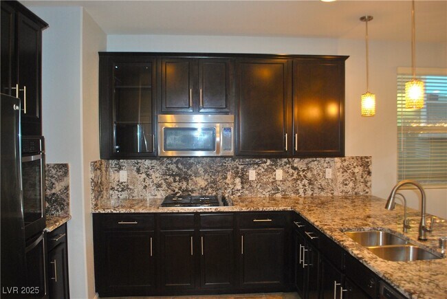 Foto del edificio - 5478 Bristol Grove Ln