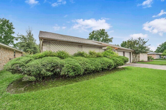 Foto del edificio - 16323 Summer Dawn Ln