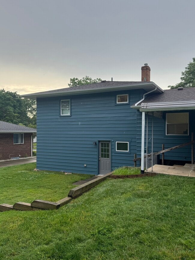 Building Photo - 320 Bowman Dr