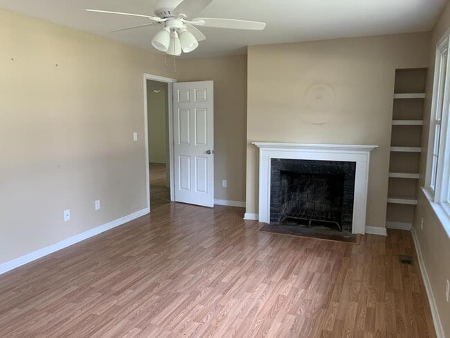 Building Photo - 16 Mayflower Ave