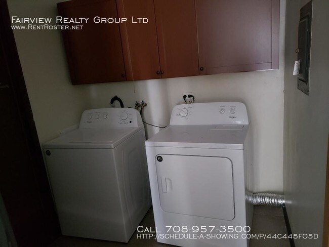 Building Photo - 3 bedroom in Sauk Village IL 60411