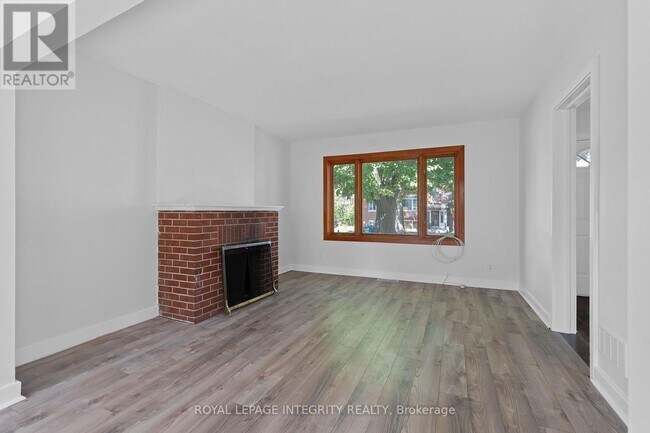 Building Photo - 1350 Leaside Ave