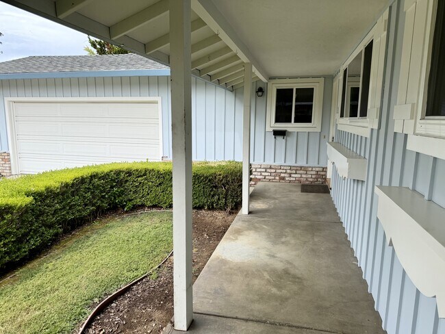 Building Photo - 975 Inverness Way