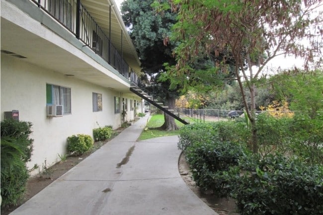 Building Photo - 955 Hansen Ave