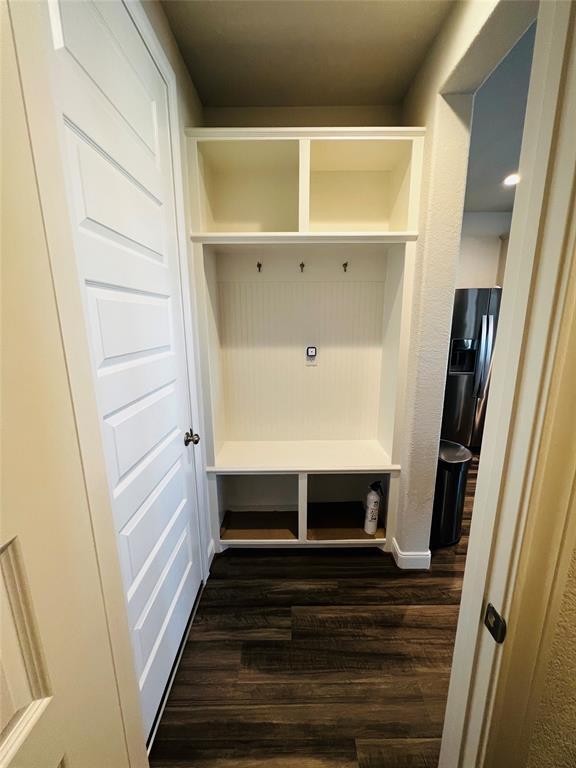 Foto del edificio - 9812 Magnolia Village Ln