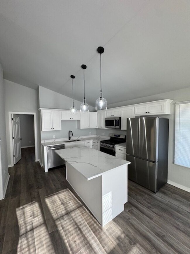Foto del edificio - 2 Bedroom, 2 Bathroom Home- Cedar Lake, IN